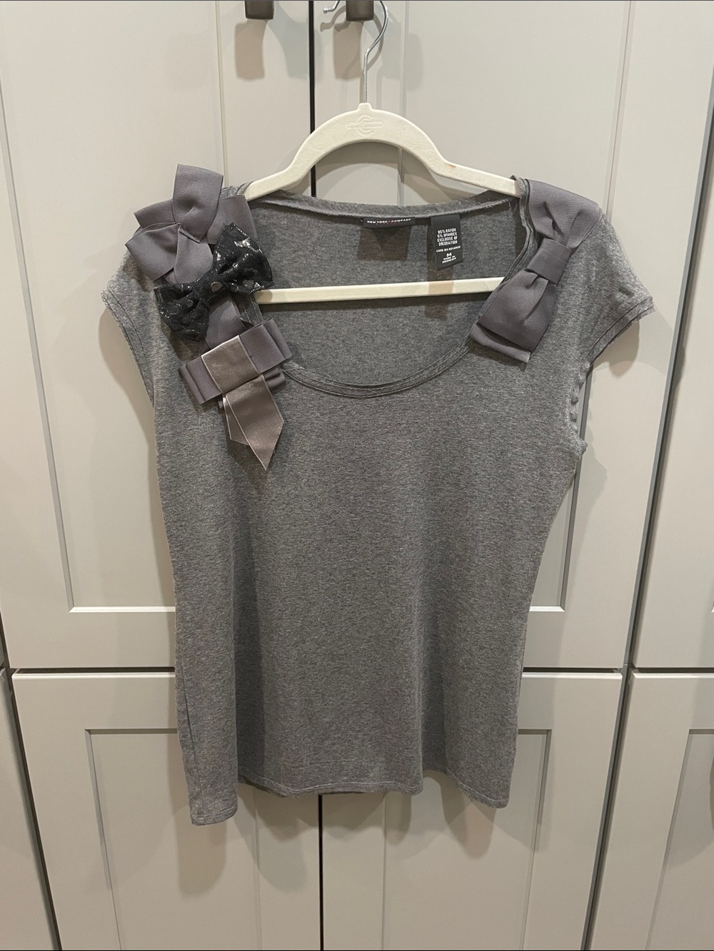 New York & Company Gray Scoop Neck Top with Shoulder Bows